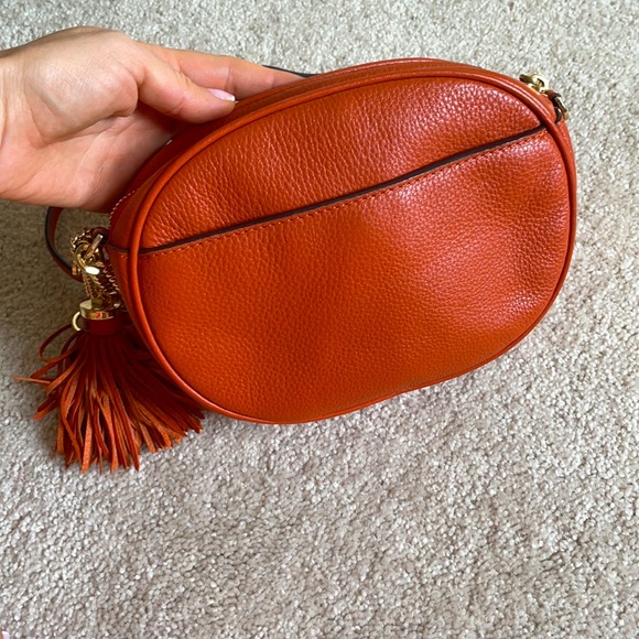 Small Michael Kors crossbody bag. - Picture 2 of 6